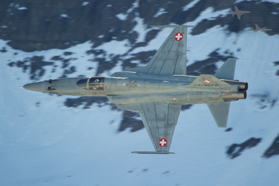 A Swiss F5 Tiger is approaching the target