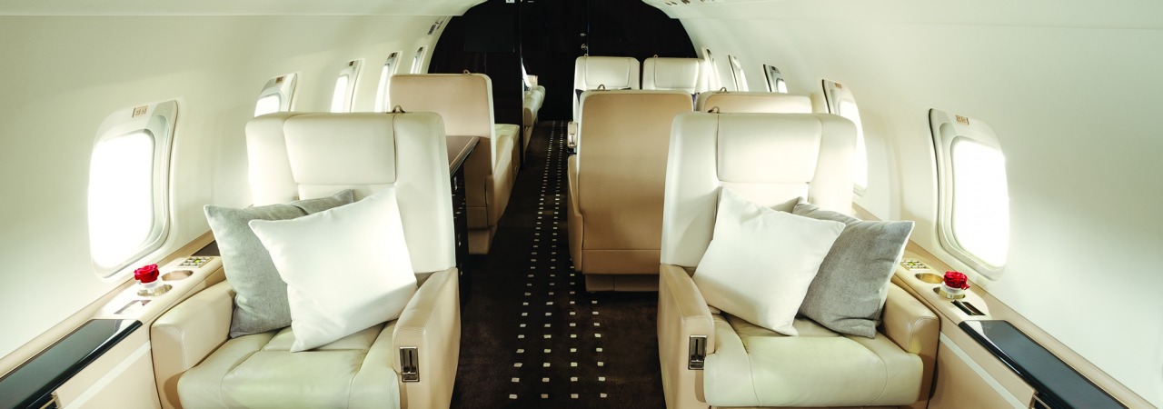 Bombardier Challenger 850 VistaJet interior nobelts
