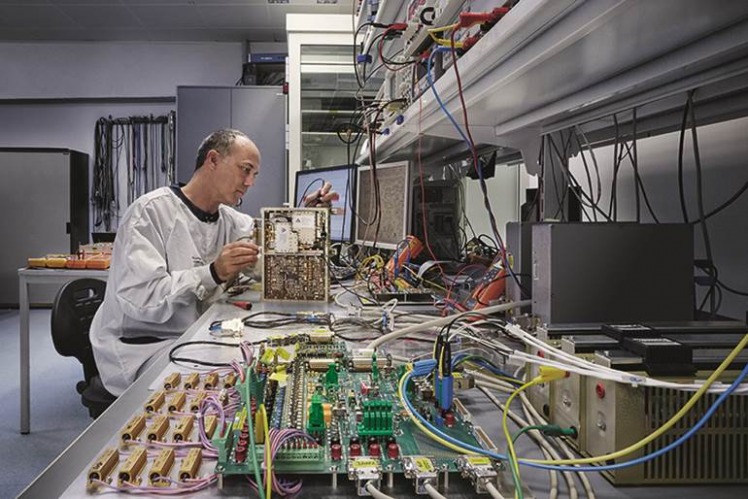 Precise Orbit Determination Receiver