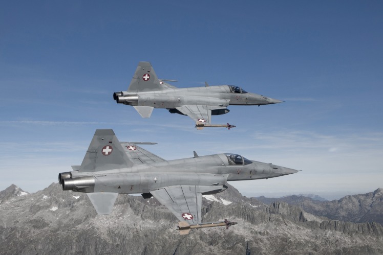 Austausch «Upper Cockpit Longeron» (UCL) an F-5
